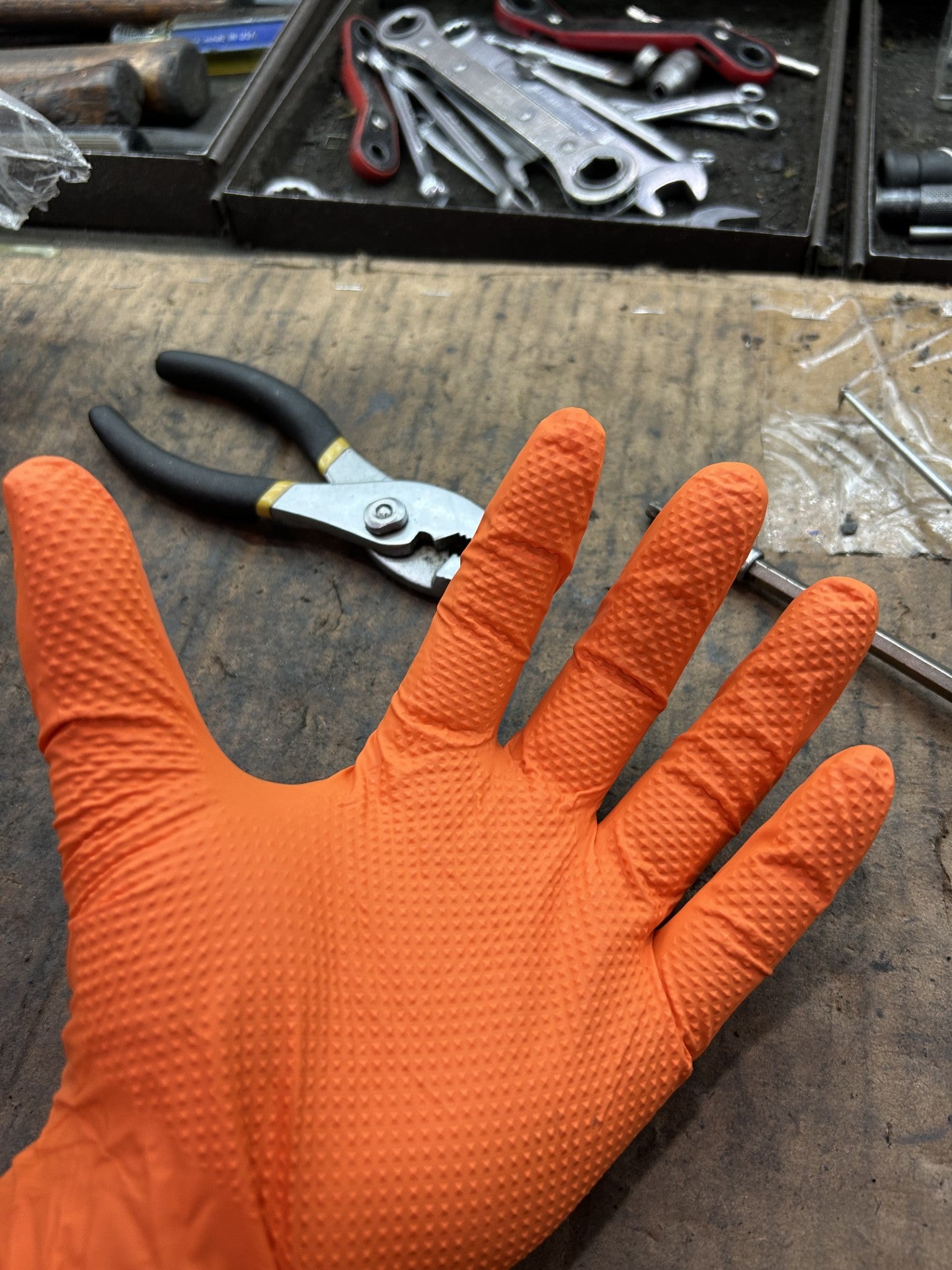 Dermatouch 81780D 8 Mil Orange Nitrile Diamond Embossed Disposable Gloves – Powder-Free 10 BX/CS